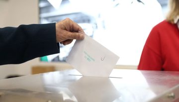 Οι δημοσκοπήσεις και όσα λένε για ένα τοπίο που θα αλλάξει σύντομα