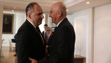 Η ενόχληση στο Yπουργείο Εξωτερικών για Δένδια με αφορμή το drone και το χαμηλό βαρομετρικό στις σχέσεις του με Γεραπετρί
