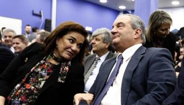 Η επίσκεψη Μπακογιάννη στον Καραμανλή και η οριστική απουσία του πρώην πρωθυπουργού από το Συνέδριο