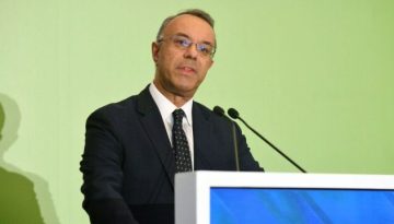 Οι φήμες που θέλουν τον Σταϊκούρα να πρωταγωνιστεί στην τρίτη δικογραφία για τον ΟΠΕΚΕΠΕ και τα ρουσφέτια…