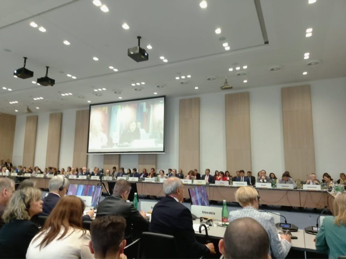 Η φωνή των Πομάκων στη Βιέννη: «Όταν φοβόμαστε να δηλώσουμε ποιοι είμαστε, αυτό δεν είναι διάλογος – είναι εκφοβισμός»