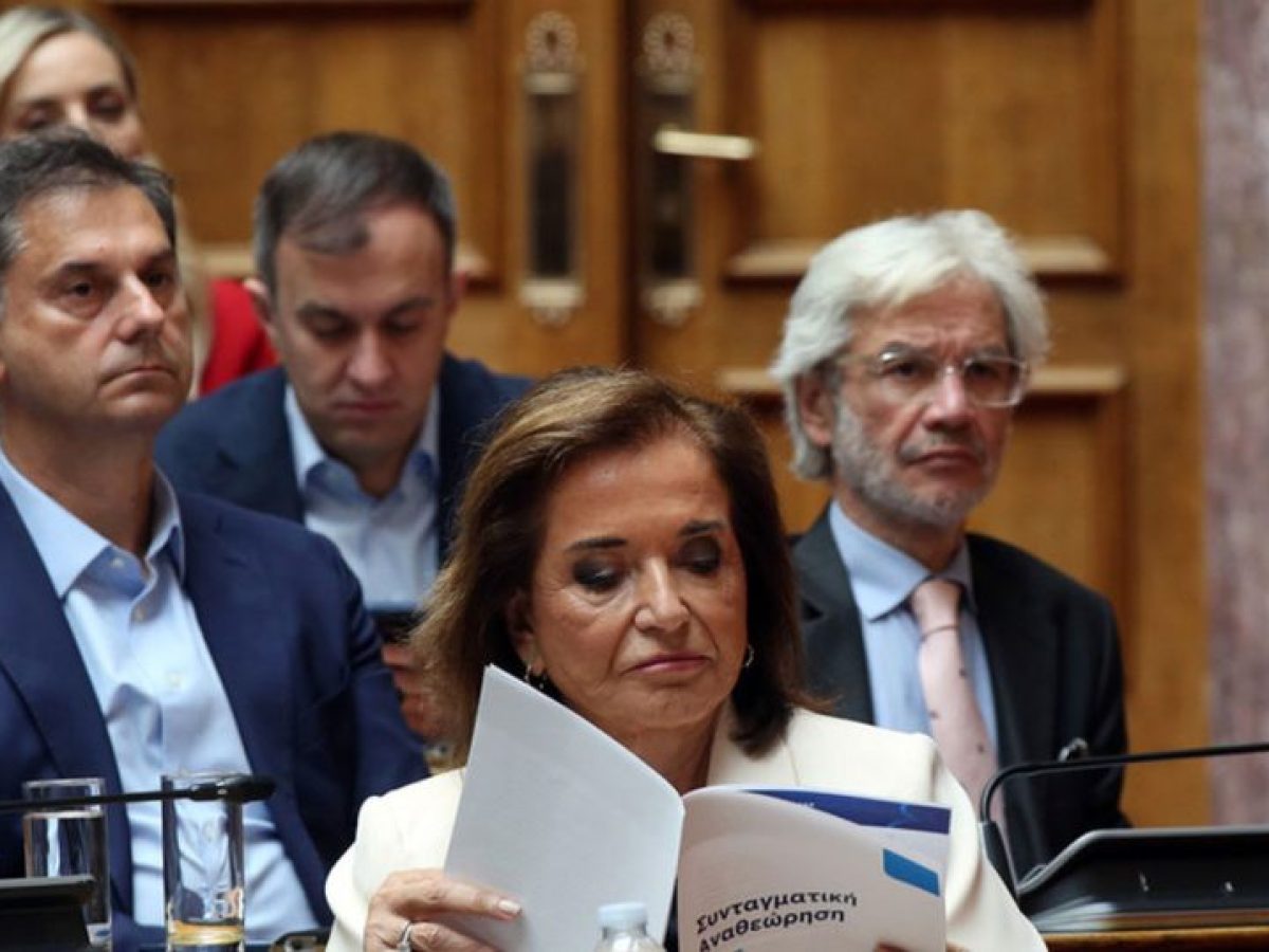 Η ΚΟ της ΝΔ σε φωτογραφίες: Η μελετηρή Ντόρα Μπακογιάννη, οι αγκαλιές της Ειρήνης Αγαπηδάκη και τα γέλια πριν τα «καρφιά»