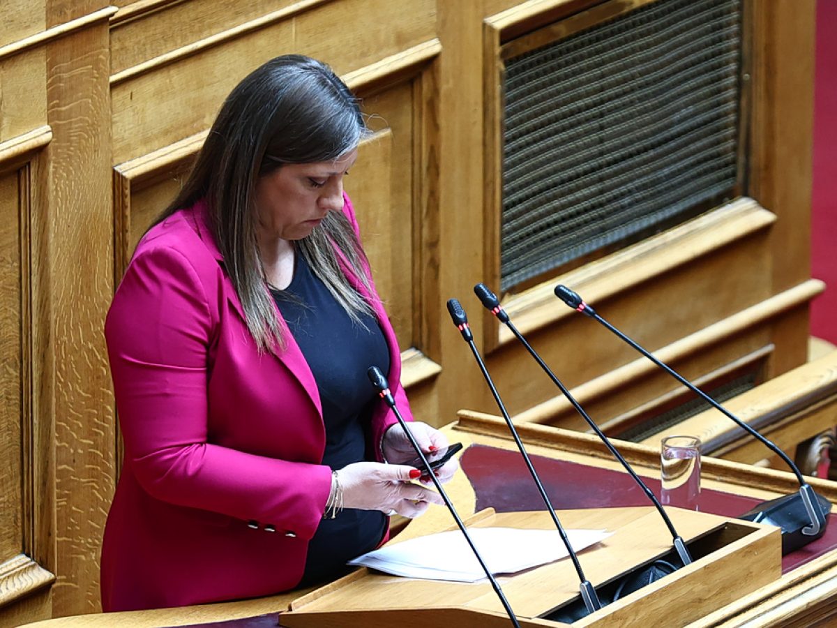 Η Κωνσταντοπούλου έπαιξε ηχητικό για τη Γάζα στη Βουλή – «Κακοπαιγμένο θέατρο» απάντησε ο Καιρίδης