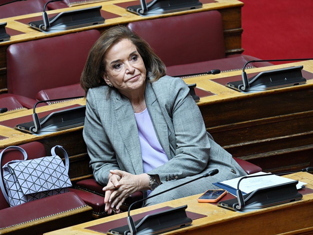 Η Ντόρα δεν έπεισε τον Καραμανλή για το συνέδριο