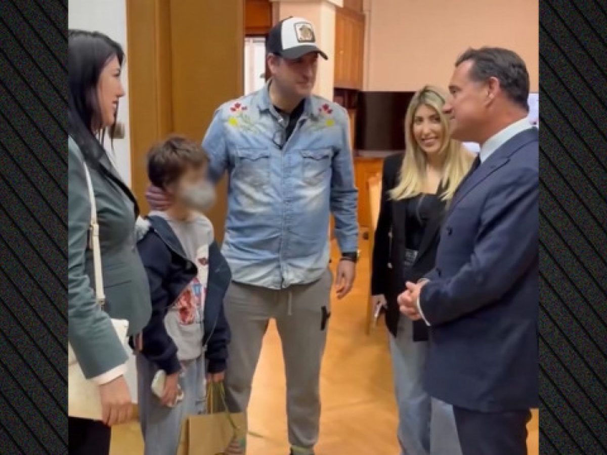 Η συγκινητική ανάρτηση του Άδωνι Γεωργιάδη για τη μικρή Κατερίνα με την σπάνια αιματολογική ασθένεια: «Έχει γίνει κάπως σ