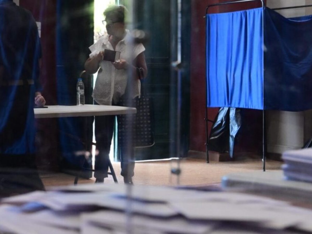 Οι «σκληροί πυρήνες» των κομμάτων και τα «ψιλά γράμματα» στη δημοσκόπηση της PRORATA