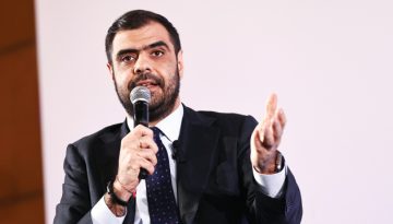 Οι βόλτες των ομιλητών στο περιθώριο του Φόρουµ των ∆ελφών και το γεύμα του Μαρινάκη με την παρέα του σε ταβερνάκι