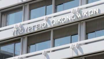 ΥΠΟΙΚ κατά Ανδρουλάκη: «Με τον Τσίπρα μοιράζουν ανέξοδες υποσχέσεις – Χρεοκοπημένες συνταγές»