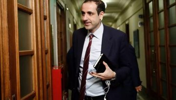 Υποκλοπές: Η παραδοχη ενοχής του Γρηγόρη Δημητριάδη που «δείχνει» προς το Μέγαρο Μαξίμου