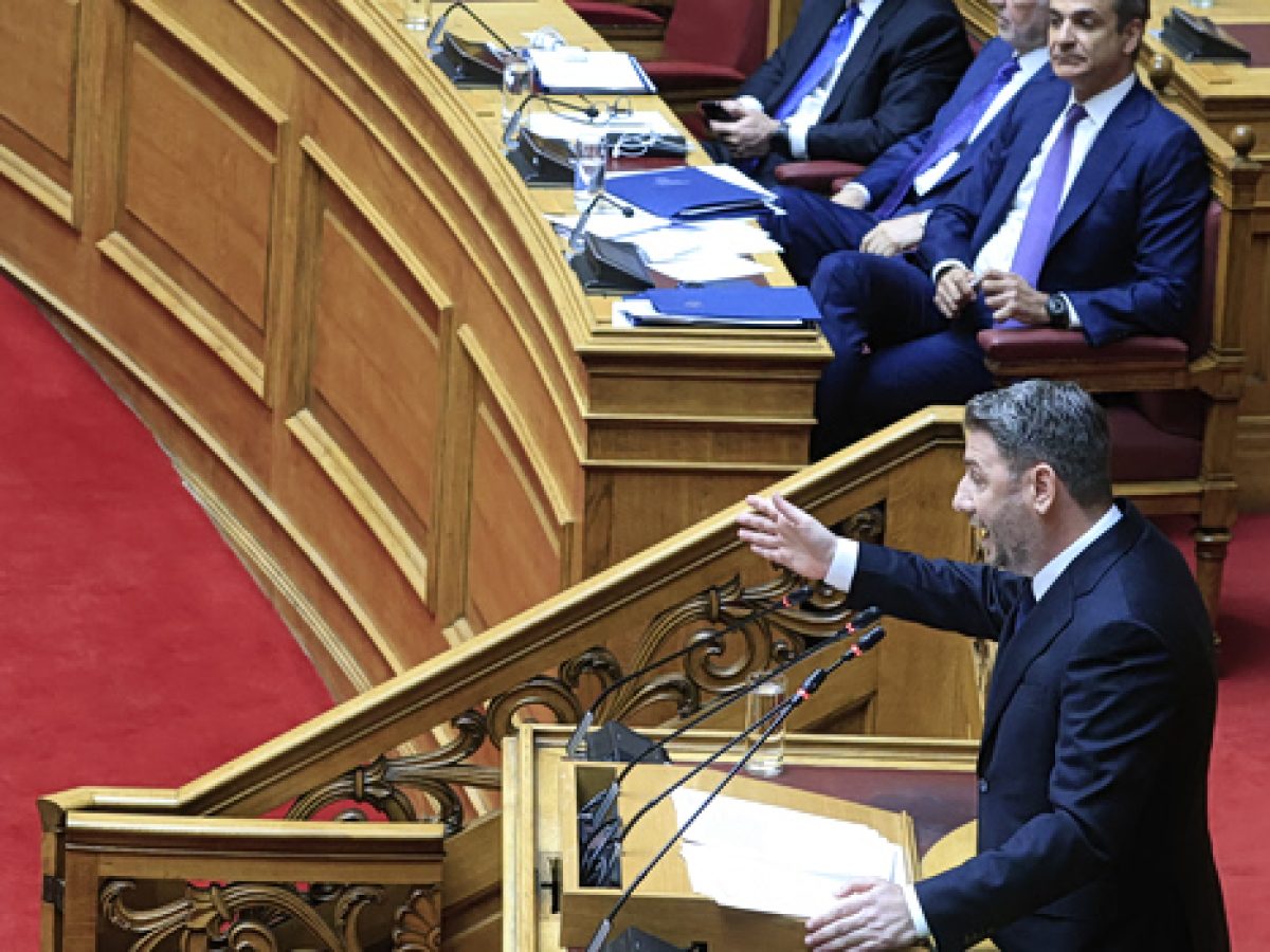 Υποκλοπές: Καταθέτει πρόταση δυσπιστίας το ΠΑΣΟΚ; – Τα διλήμματα Ανδρουλάκη και οι διαρροές Μαξίμου