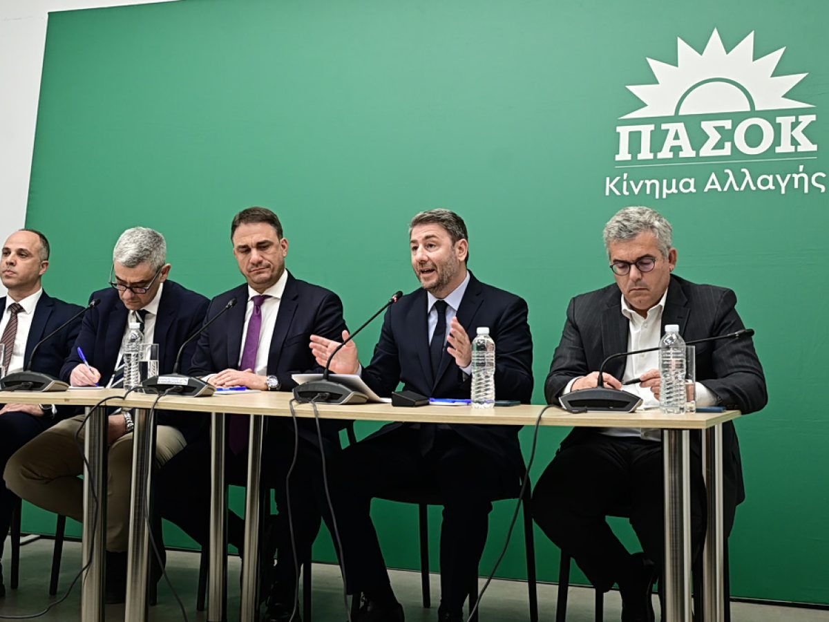 &Upsilon;&pi;&omicron;&kappa;&lambda;&omicron;&pi;έ&sigmaf;: &Tau;&omicron; &tau;&eta;&lambda;&epsilon;&phi;ώ&nu;&eta;&mu;&alpha; &Alpha;&nu;&delta;&rho;&omicron;&upsilon;&lambda;ά&kappa;&eta;-&Phi;ά&mu;&epsilon;&lambda;&lambda;&omicron;&upsilon;, &eta; &epsilon;&xi;&epsilon;&tau;&alpha;&sigma;&tau;&iota;&kappa;ή &kappa;&alpha;&iota; &eta; &pi;ί&epsilon;&sigma;&eta; &sigma;&tau;&omicron;&nu; &Mu;&eta;&tau;&sigma;&omicron;&tau;ά&kappa;&eta;