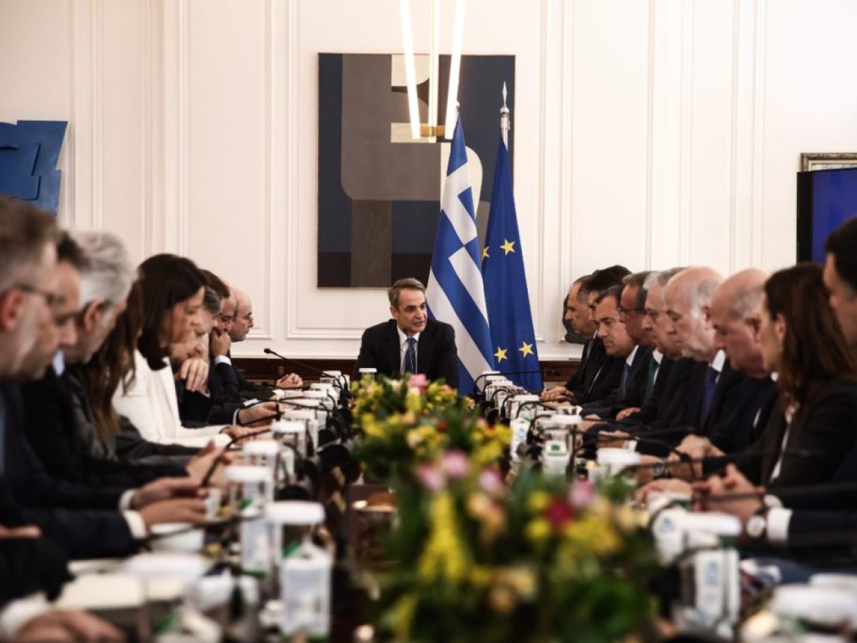Υπουργικό συμβούλιο: Μισθολογικό χάσμα, Στουρνάρας και Ταμείο Ανάκαμψης στο τραπέζι