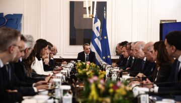 Υπουργικό συμβούλιο: Μισθολογικό χάσμα, Στουρνάρας και Ταμείο Ανάκαμψης στο τραπέζι