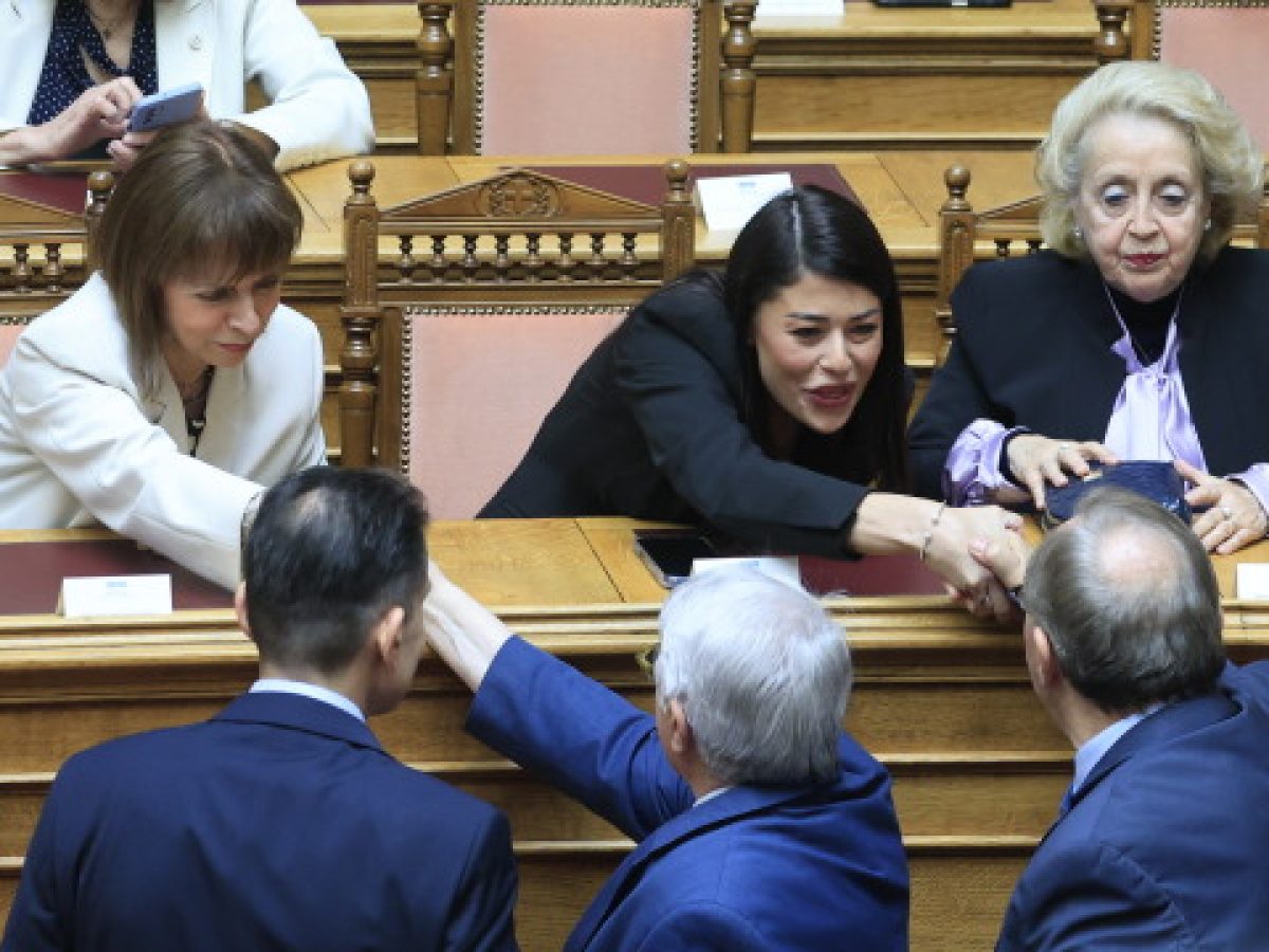Ιστορική ομιλία Οικουμενικού Πατριάρχη Βαρθολομαίου στη Βουλή: Η παρουσία της Αφροδίτης Λατινοπούλου (Εικόνες)