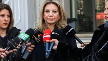 Καρυστιανού κατά Τσίπρα: «Προκλητική ειρωνεία και καμία ουσία στην ομιλία του» (βίντεο)