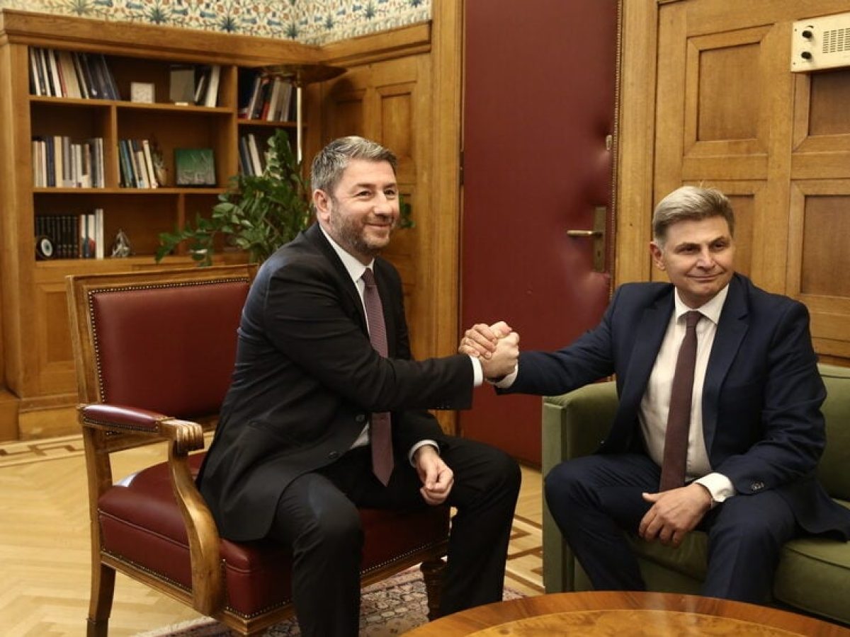 Και επισήμως στο ΠΑΣΟΚ ο Νικόλας Φαραντούρης – Συνάντηση με Ανδρουλάκη