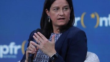 Κεραμέως: Έρχεται νομοσχέδιο για το μισθολογικό χάσμα ανδρών – γυναικών