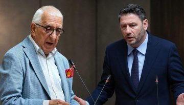 «ΚΥΝΗΓΟΥΝ» ΤΟΝ ΑΝΔΡΟΥΛΑΚΗ! Μαξίμου και Κακλαμάνης ζητούν έρευνα για τη διαρροή-φωτιά