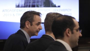 Κυβέρνηση: ΠΑΣΟΚ και ΣΥΡΙΖΑ πάνε για τις εντυπώσεις και με τη συνέντευξη Δημητριάδη