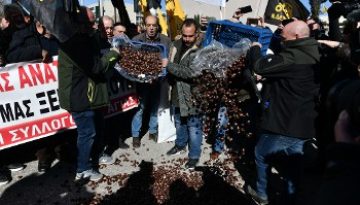 ΚΥΒΕΡΝΗΣΗ – ΑΑΔΕ: Αναδρομικά χαράτσια στους αγρότες που δίνουν μάχη επιβίωσης