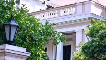 Κυβερνητικές πηγές για Τσίπρα: «Το ίδιο αμετανόητος και απαράλλαχτος»
