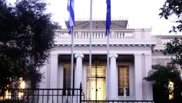 Κυβερνητικές πηγές για Τσίπρα: «Τόση επικοινωνία και διαφήμιση για να εμφανισθεί ξανά αμετανόητος και απαράλλαχτος»