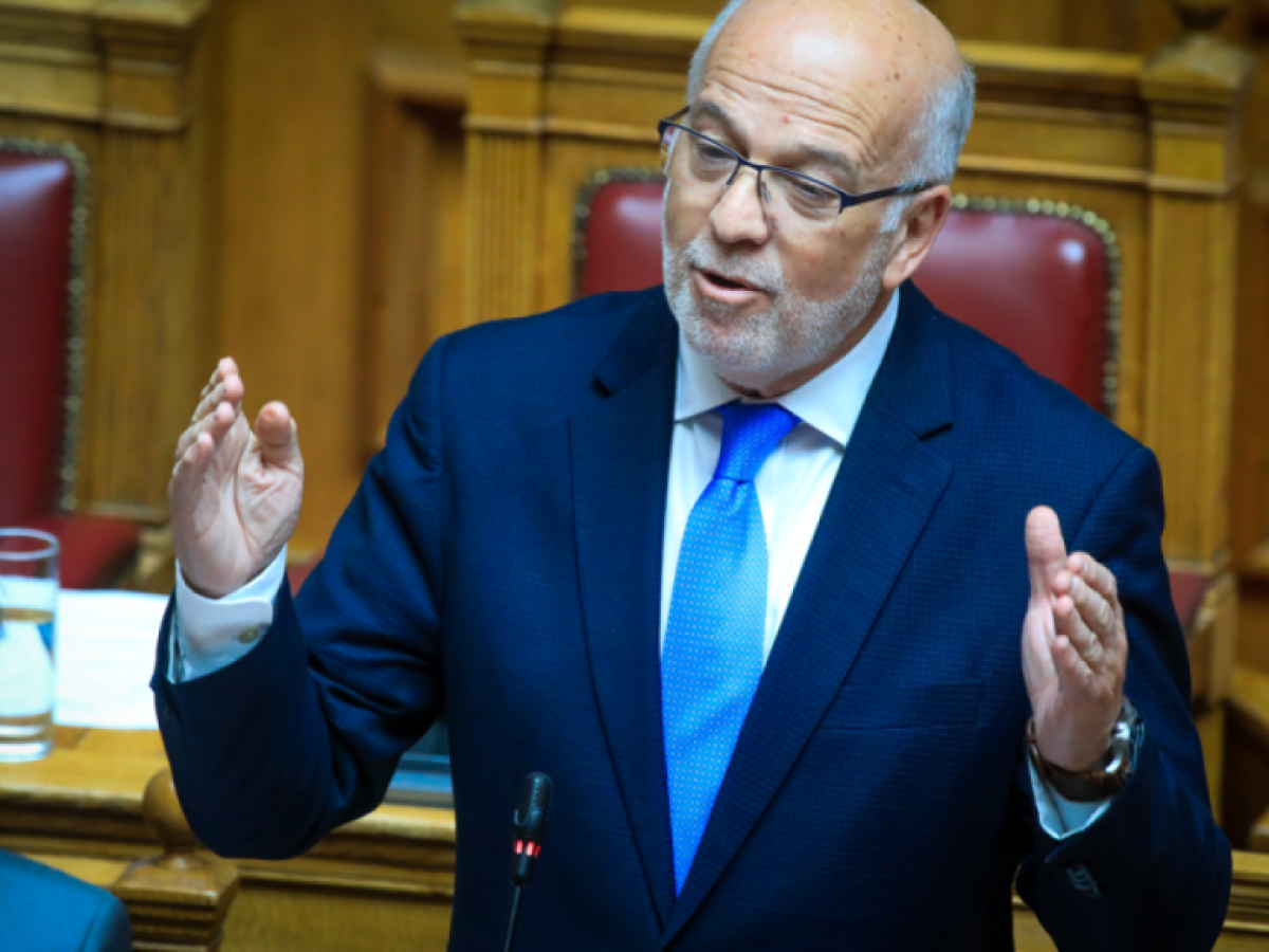 &Kappa;ό&nu;&tau;&rho;&alpha; &Phi;&lambda;&omega;&rho;ί&delta;&eta; &mu;&epsilon; &Kappa;&omega;&nu;&sigma;&tau;&alpha;&nu;&tau;&omicron;&pi;&omicron;ύ&lambda;&omicron;&upsilon;: &laquo;&Alpha;&sigma;&chi;&omicron;&lambda;&omicron;ύ&mu;&alpha;&sigma;&tau;&epsilon; &mu;&epsilon; &tau;&omicron;&nu; &mu;&iota;&sigma;ό &pi;&omicron;&iota;&nu;&iota;&kappa;ό &kappa;ώ&delta;&iota;&kappa;&alpha; &mu;&alpha;&zeta;ί &sigma;&alpha;&sigmaf;&raquo;