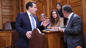 Κόντρα Πλεύρη-Δρίτσα στη Βουλή για μεταναστευτικό – «Έχουμε τέσσερα κόμματα με μήτρα τον Τσίπρα»