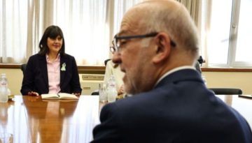 Κοβέσι κατά Αθήνας: Στο μικροσκόπιο της ΕΕ οι παρεμβάσεις Φλωρίδη