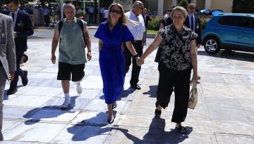 Μαρία Καρυστιανού: Η Μαρία Ντόλκα, μητέρα θύματος των Τεμπών στο πλευρό της -«Φάτους τα σωθικά»