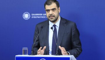 Μαρινάκης: «Περιφερόμενος κίνδυνος ο Τσίπρας» – Κόντρα για τις τράπεζες
