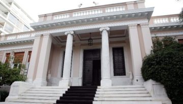 Μαξίμου: «Αμετανόητος και απαράλλαχτος ο Τσίπρας»
