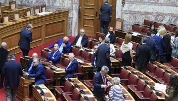 Με 155 «όχι» απορρίφθηκε η πρόταση για Εξεταστική για τις υποκλοπές – Άγρια σύγκρουση με αποχωρήσεις ΠΑΣΟΚ, ΣΥΡΙΖΑ, ΚΚΕ