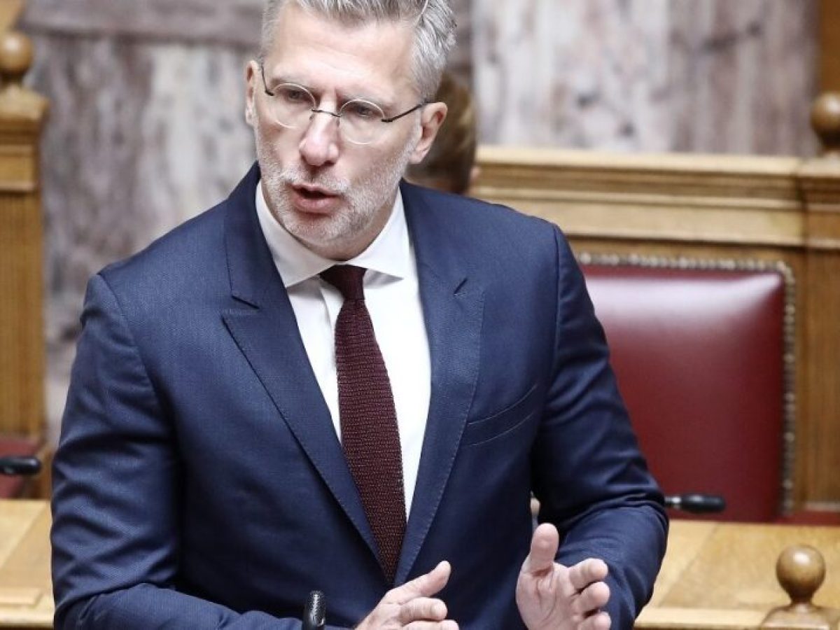 Μετωπική Σκέρτσου με αντιπολίτευση στη Βουλή για τις μεταθέσεις στην ΕΥΠ – «Γίνατε ουρά της Κωνσταντοπούλου»