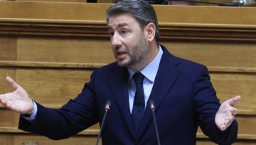 Μετωπική Ανδρουλάκη κατά Μητσοτάκη: Κακοποιεί τους θεσμούς, τρίτη θητεία ΝΔ σημαίνει οπισθοδρόμηση