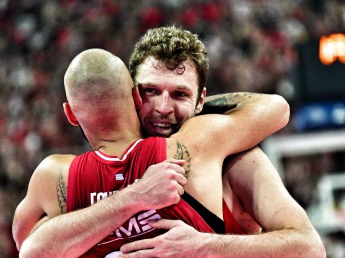 Μητσοτάκης για Ολυμπιακό: «Η κορυφή της EuroLeague βάφτηκε ερυθρόλευκη», είπε για την κατάκτηση του τροπαίου