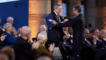 Μητσοτάκης στη βράβευση Ντράγκι: Μια Ευρώπη που δεν μπορεί να προστατευτεί μόνη της, δεν είναι κυρίαρχη