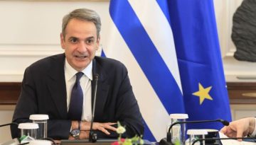 Μητσοτάκης: Στροφή στην καθημερινότητα και τις μεταρρυθμίσεις με φόντο τα κόμματα Τσίπρα και Καρυστιανού – Βαρέα και ανθυ