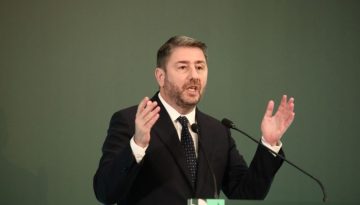 «Μπρα ντε φερ» ΠΑΣΟΚ – ΝΔ για τη μη πλήρωση των θέσεων στην ηγεσία των Ανεξάρτητων Αρχών