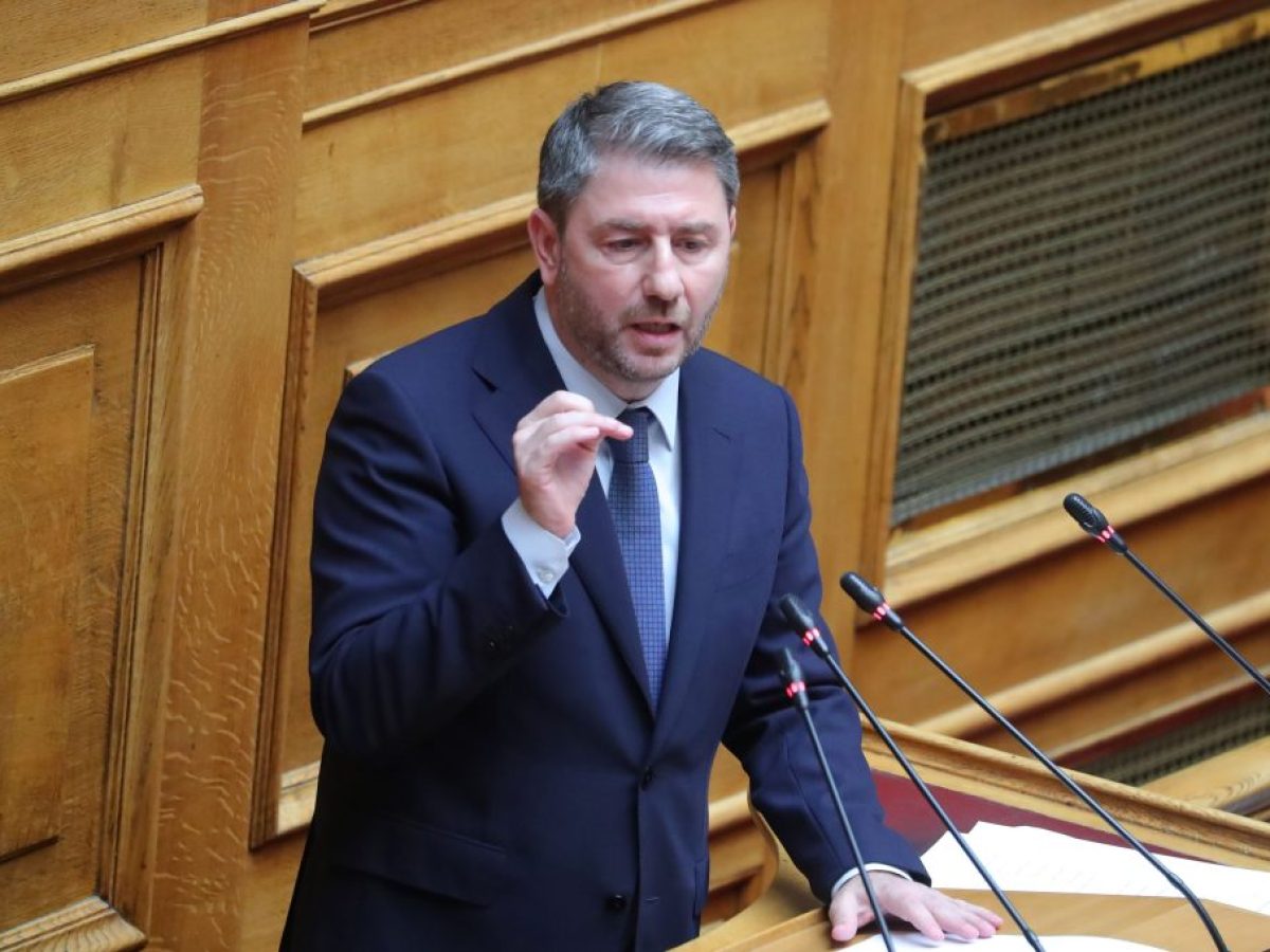 &Nu;. &Alpha;&nu;&delta;&rho;&omicron;&upsilon;&lambda;ά&kappa;&eta;&sigmaf;: &Tau;&rho;&epsilon;&iota;&sigmaf; &pi;&upsilon;&lambda;ώ&nu;&epsilon;&sigmaf; &pi;&alpha;&rho;&epsilon;&mu;&beta;ά&sigma;&epsilon;&omega;&nu; &gamma;&iota;&alpha; &tau;&omicron; &delta;&eta;&mu;&omicron;&gamma;&rho;&alpha;&phi;&iota;&kappa;ό