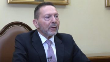 «Ναι» από τη Βουλή σε τρίτη θητεία Στουρνάρα στην ΤτΕ – «Παρών» από ΠΑΣΟΚ και ΚΚΕ