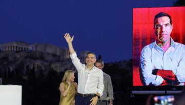 Νέα επίθεση ΠΑΣΟΚ σε Τσίπρα: Προϊόν μάρκετινγκ το νέο κόμμα, χωρίς πολιτική ουσία
