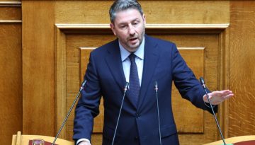 Νέα τουρκική πρόκληση: Ο εκ των «αρχιτεκτόνων» της «Γαλάζιας Πατρίδας» βάλλει κατά Ανδρουλάκη