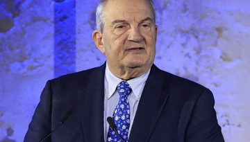 Νέες αιχμές Καραμανλή για την εξωτερική πολιτική Μητσοτάκη: «Η δική μας κυβέρνηση είχε μια πολυδιάστατη προσέγγιση»