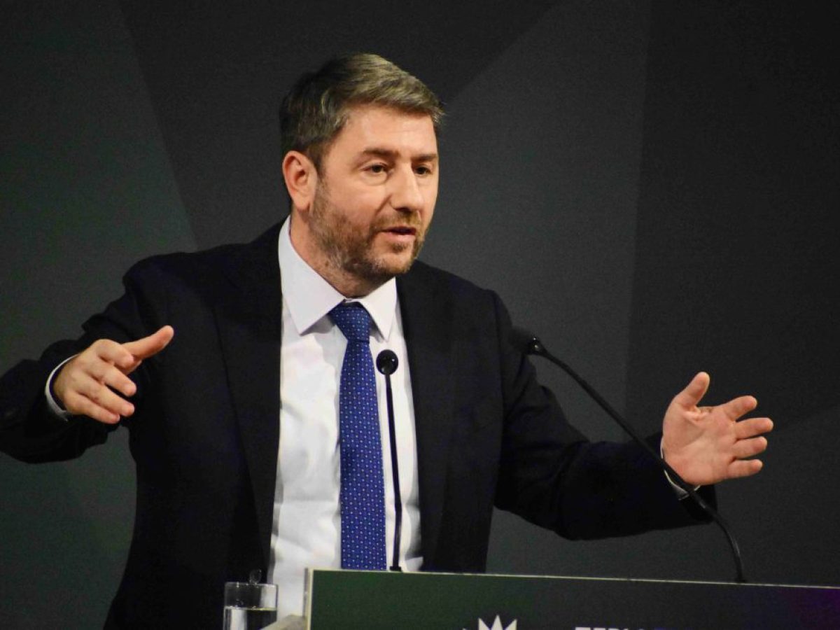 &Nu;ί&kappa;&omicron;&sigmaf; &Alpha;&nu;&delta;&rho;&omicron;&upsilon;&lambda;ά&kappa;&eta;&sigmaf;: &Tau;&omicron; &laquo;&pi;ό&theta;&epsilon;&nu; έ&sigma;&chi;&epsilon;&sigmaf;&raquo; &tau;&omicron;&upsilon; &alpha;&rho;&chi;&eta;&gamma;&omicron;ύ &tau;&eta;&sigmaf; &alpha;&xi;&iota;&omega;&mu;&alpha;&tau;&iota;&kappa;ή&sigmaf; &alpha;&nu;&tau;&iota;&pi;&omicron;&lambda;ί&tau;&epsilon;&upsilon;&sigma;&eta;&sigmaf;