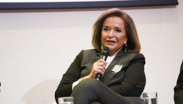 Ντόρα Μπακογιάννη για AI: «Αύριο μπορεί να με δείτε να κάνω κήρυγμα υπέρ του ΚΚΕ»