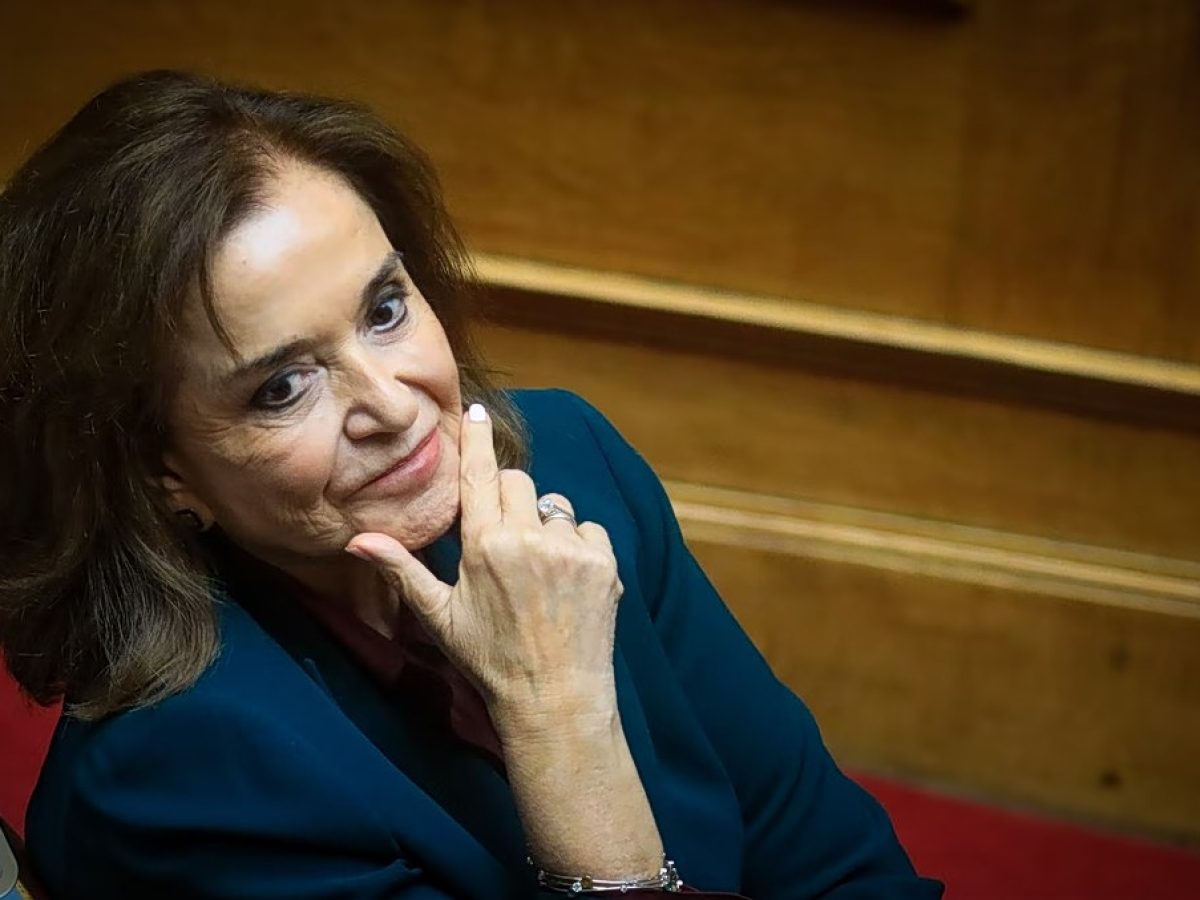 Ντόρα Μπακογιάννη: Γιόρτασε τα γενέθλιά της σβήνοντας 3 τούρτες – Η χιουμοστιστική ανάρτηση με το… σσσοκολατάκι