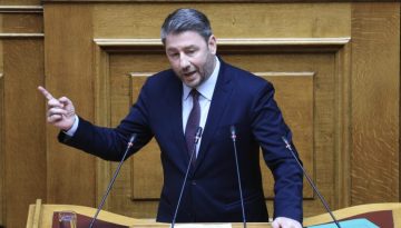 Ο φόβος της πόλωσης και το σχέδιο του ΠΑΣΟΚ απέναντι σε ΝΔ και Τσίπρα – Προγραμματικές θέσεις αντί προσωπολατρίας