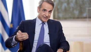 Ο Κ. Μητσοτάκης με τον Ben Hall των Financial Times