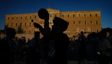 Ο Κ.Μητσοτάκης κόβει και ράβει το Σύνταγμα στα μέτρα του